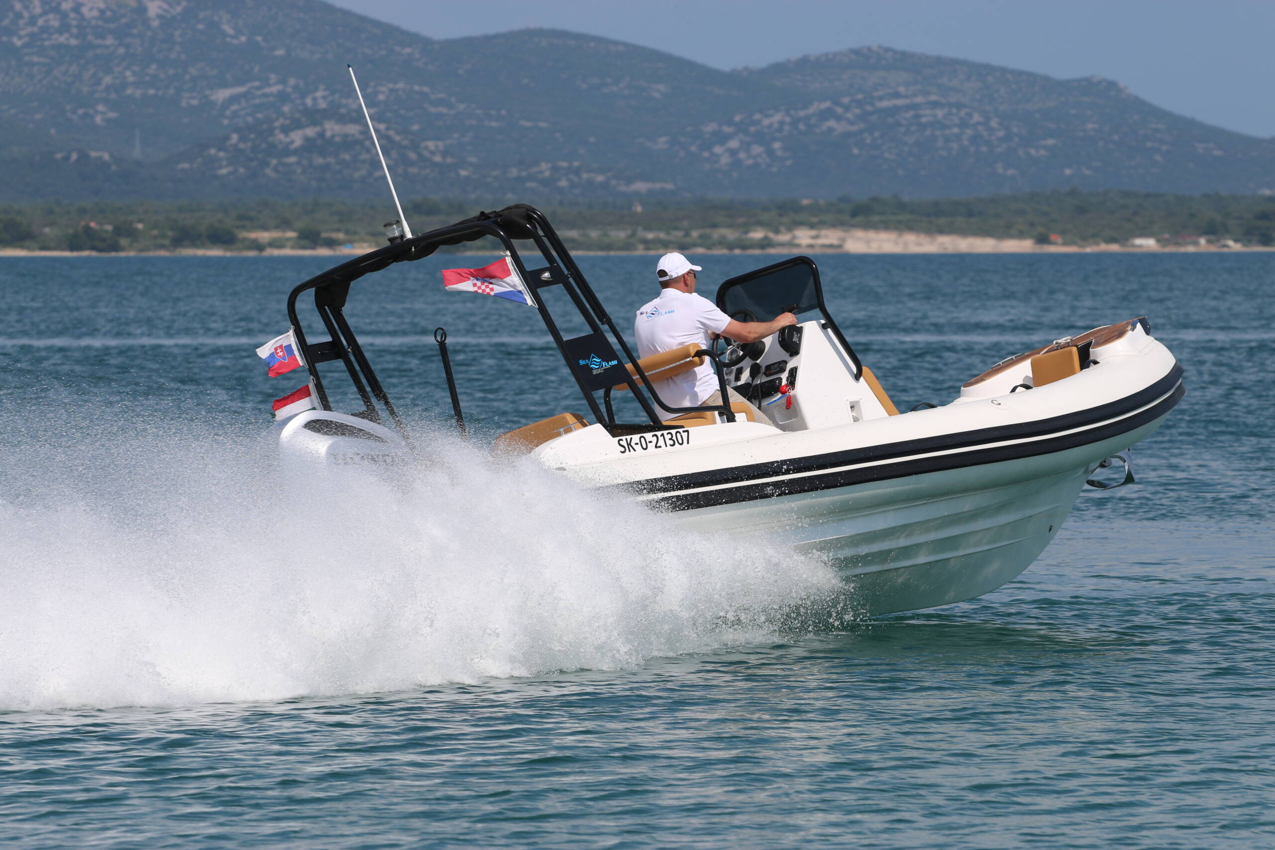 Luxury Sea Flash Rib 660